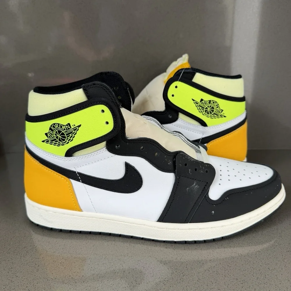 Nike Air Jordan 1 Retro High OG Volt Gold Men's Size 11 555088-118 Sneakers